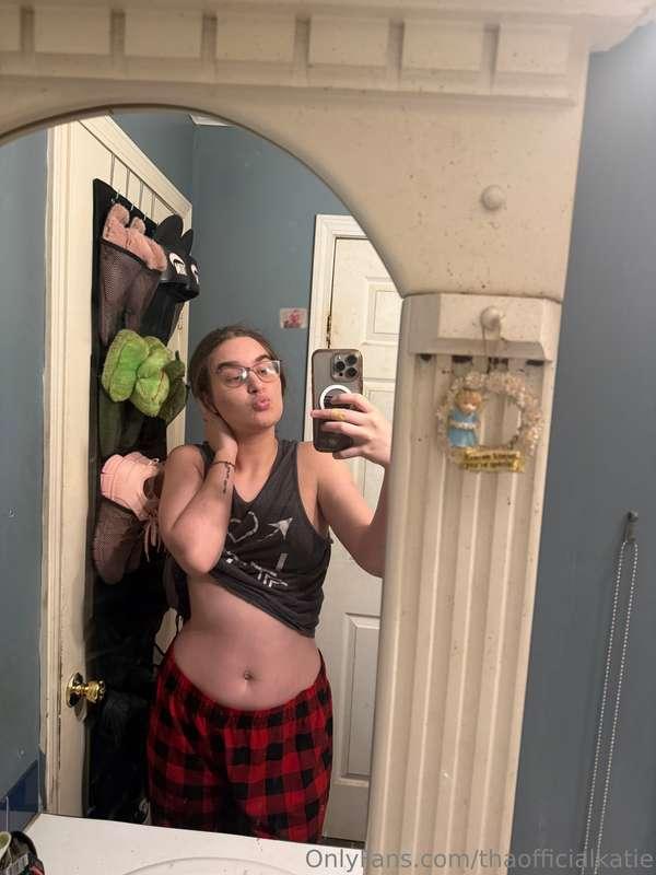 I'm bored, come distract me with your hands 😏