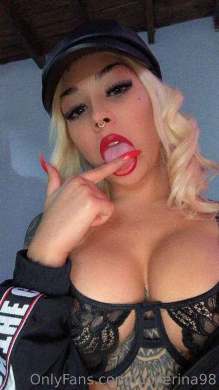 🍬candy lips🍬

@luciferina98 🎀 #ad 🍫