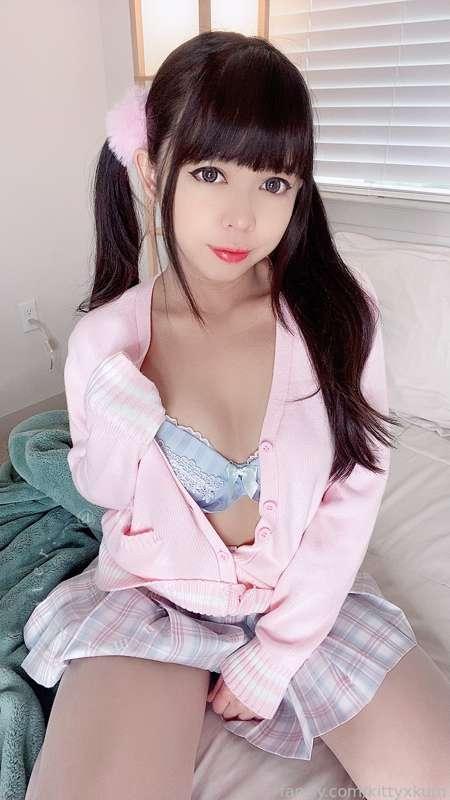 Senpai, you're such a perv. I know you want to see what I'm wearing under my uniform, heheh.
I'll show you but don't tell anyone, promise?  



tags: twin tails, uniform, stockings, feet, ripped stockings, spreading, doggy pov, feet, transparent, mesh, bra, panties, shimpan, shaved