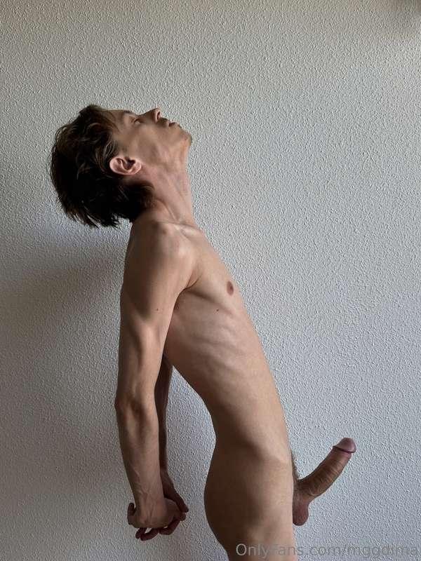 I honestly don’t know why it happens, but my iPhone camera t..