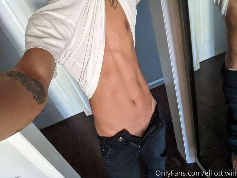 Really can't go wrong with blue jeans and a white t. Command..