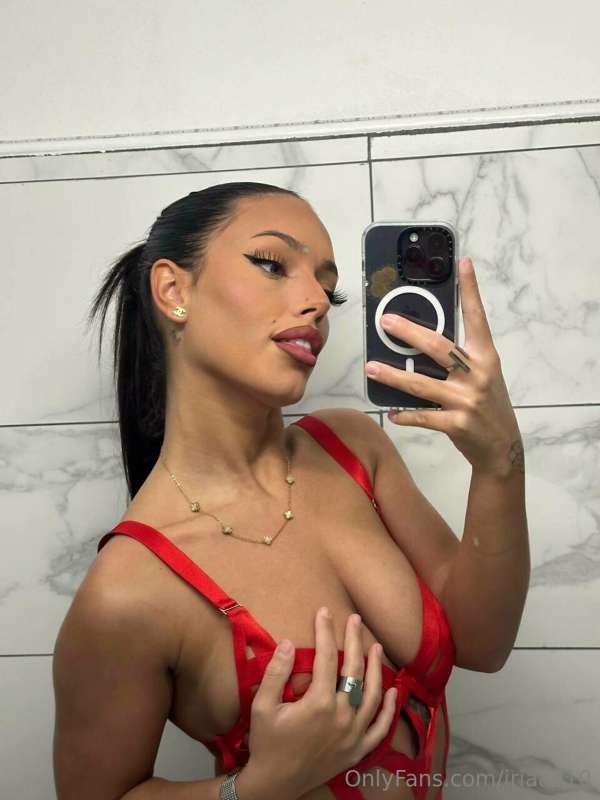 Is red the color of passion?❤️🍒