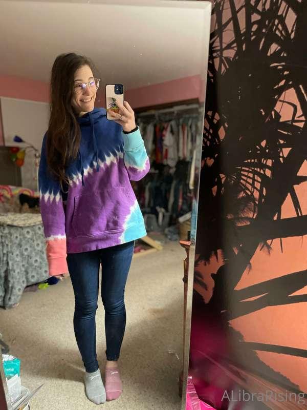 Low rise jeans and a crop top are great, until you want to s..