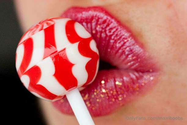 💋