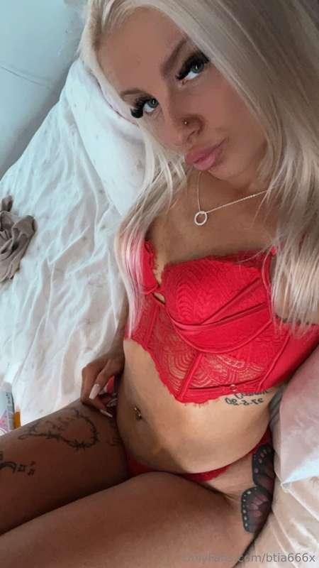 Everyone knows what red lingerie means🙈
