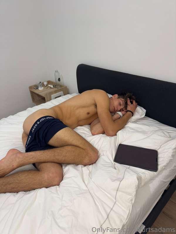 POV: you walk in the room and you see me like this, wdyd? 😈