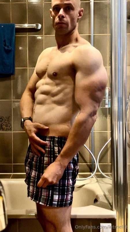 big boy … n_ughty pump … again drenched a towel 😂