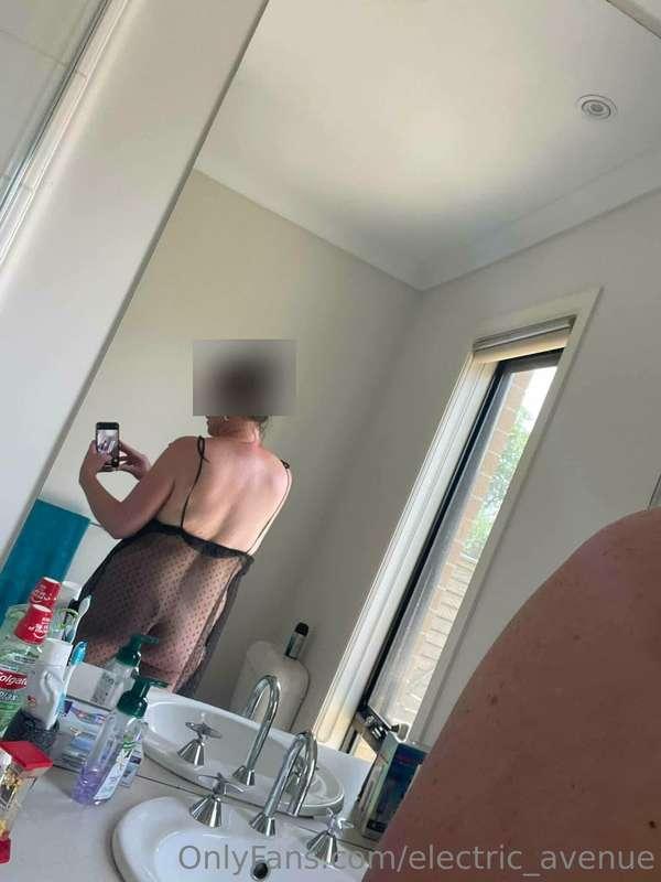 feeling horny and wet someone come over and fuck me hard 👉👌👅..