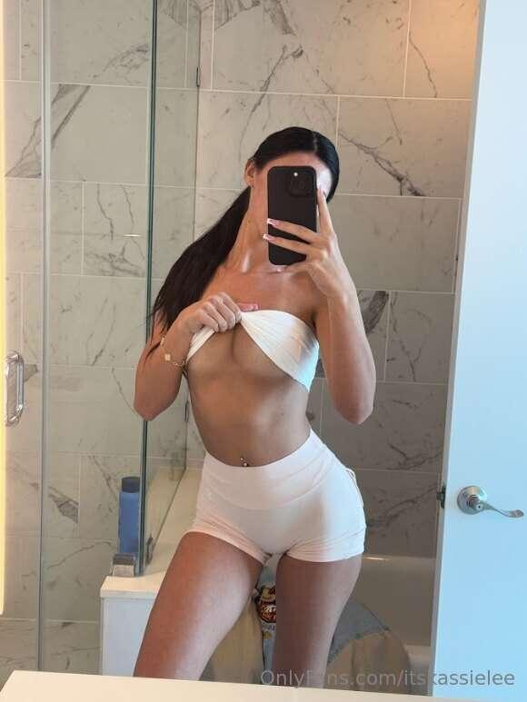 Perky tits out… Wanna taste your favorite snack, Daddy? 😈💦