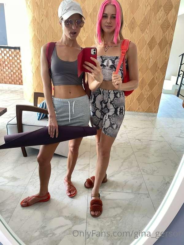 With my sweet lover @foxy_reid yoga class 🌸🦋🌸🦋