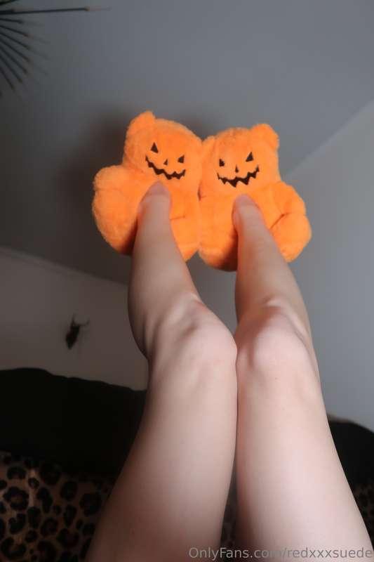 My new slippers! Yes I’m a Halloween freak 🎃💋💋