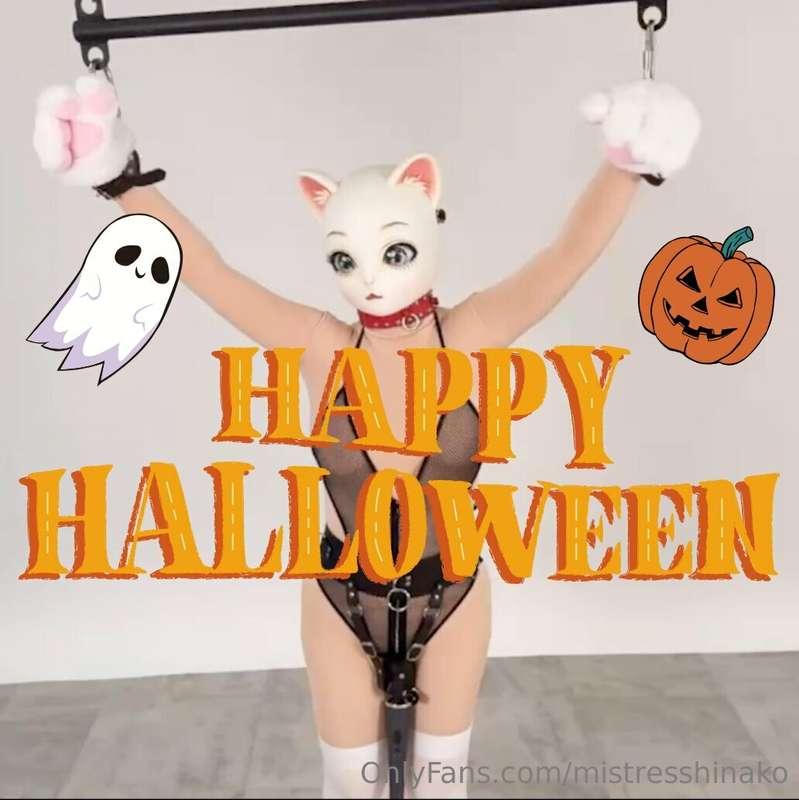 I left a little halloween present in your DMs 🎁Go check it o..