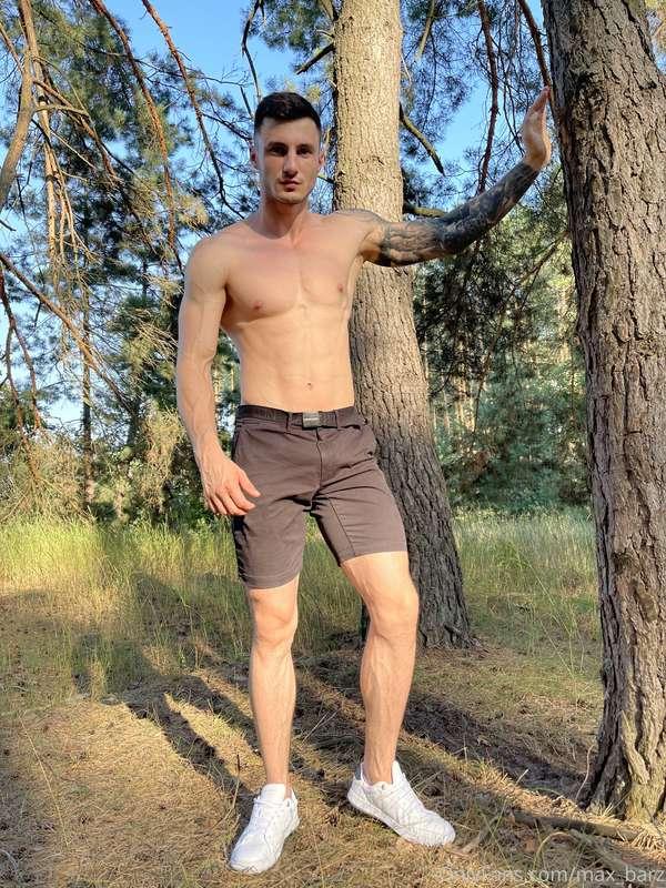 Swipe right to undress me in this Forrest 🌲 😛