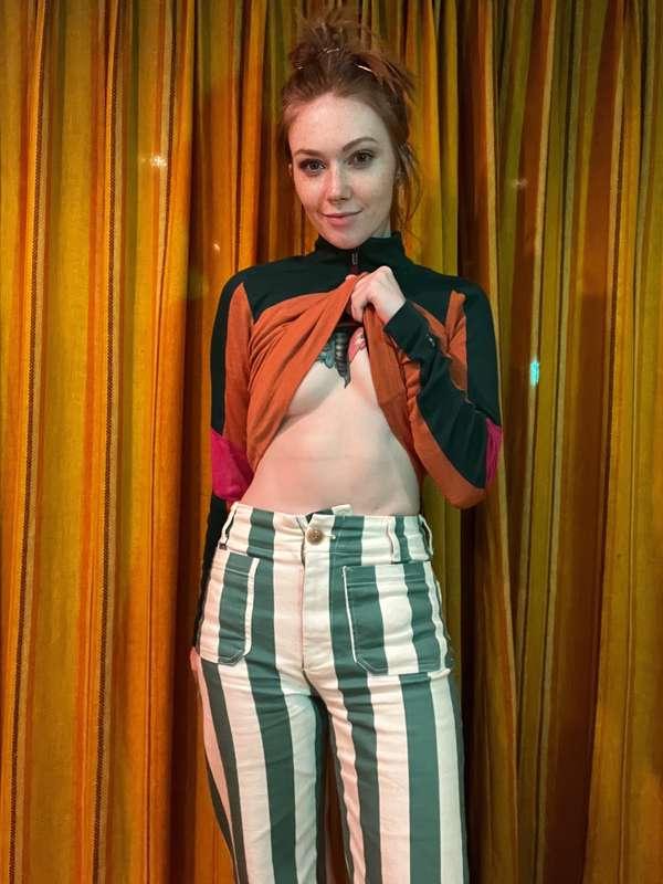 Swipe to pull up my shirt 👉 