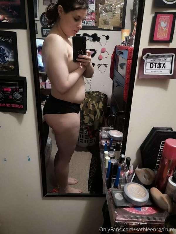Anyone appreciate a natural looking girl? Pre getting ready ..