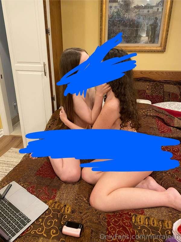 hey everyone! i'm going live with @aquafairy99 tomorrow at 1..