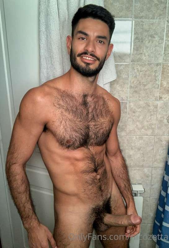 Wanna take a shower with this big boy ? 🚿