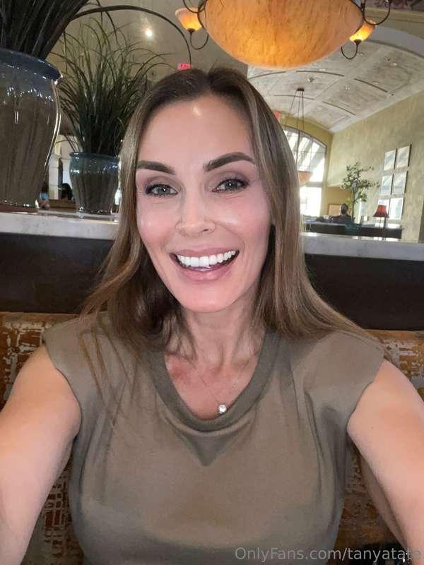 How are you ringing in the new year?! ✨🥂

Comment below 👇🏻