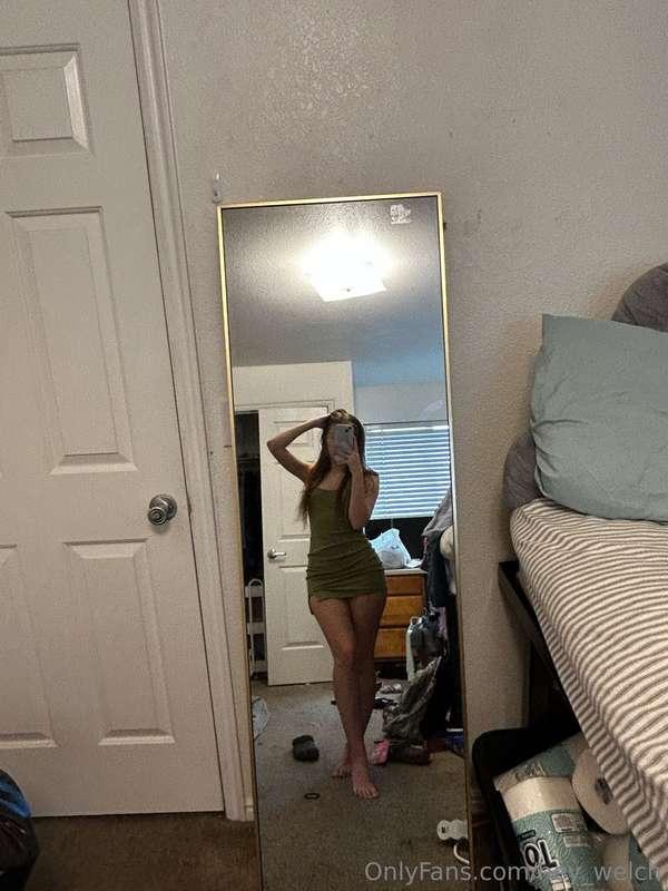 In this moment, it's just me and my thoughts.💕