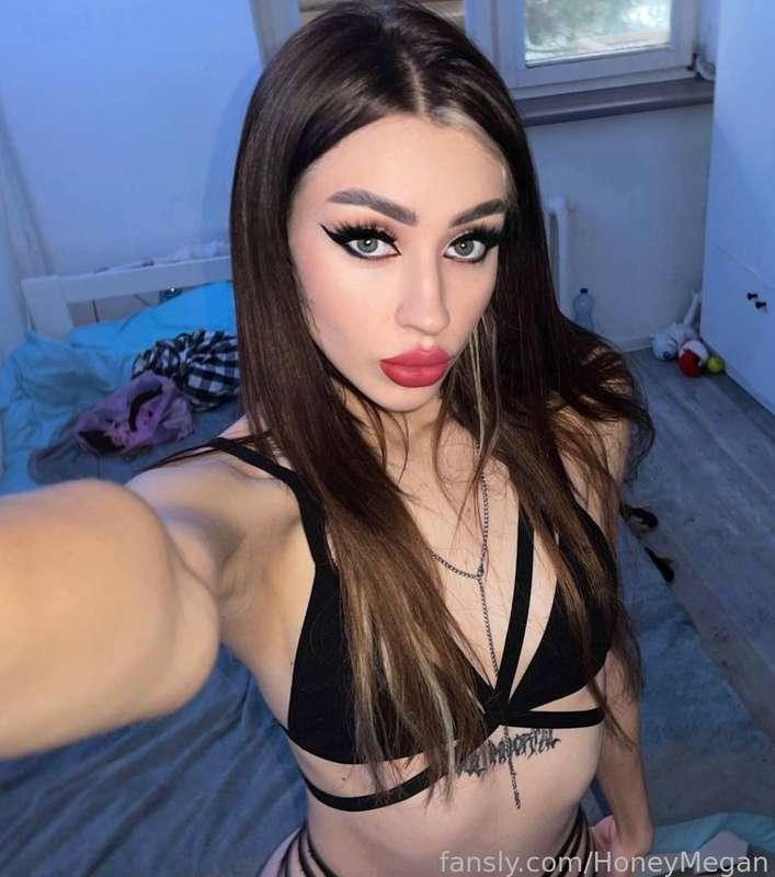 honeymegan image #0
