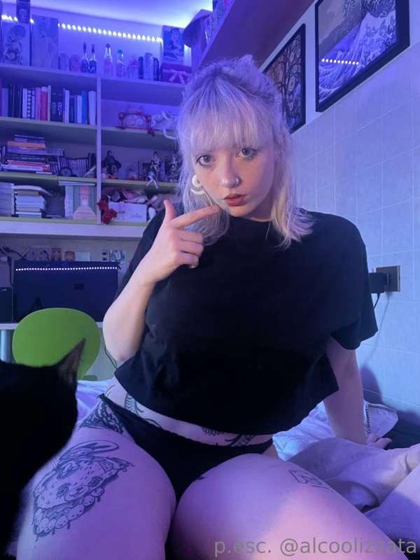 swipe for titties ♡