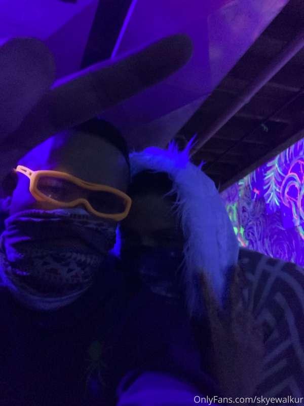 Starbuck ⭐️ Wearing 3D glasses and tripping balls looking at..