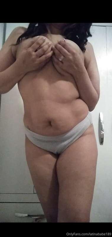 😏Is it too early to say happy titty tuesday? 😉🤭