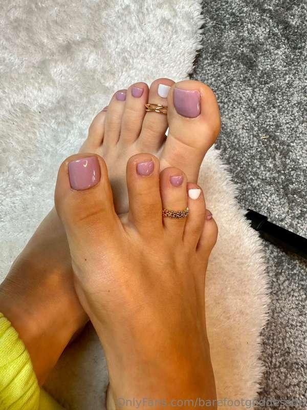 An bundle of my beautiful lavanda toes with toe rings on 😘 
..