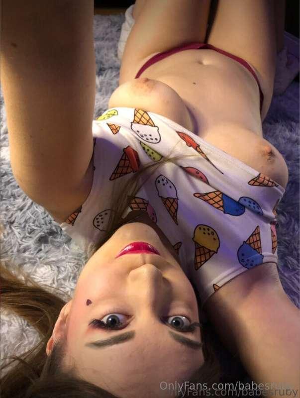 Being naked at home feels so good👿