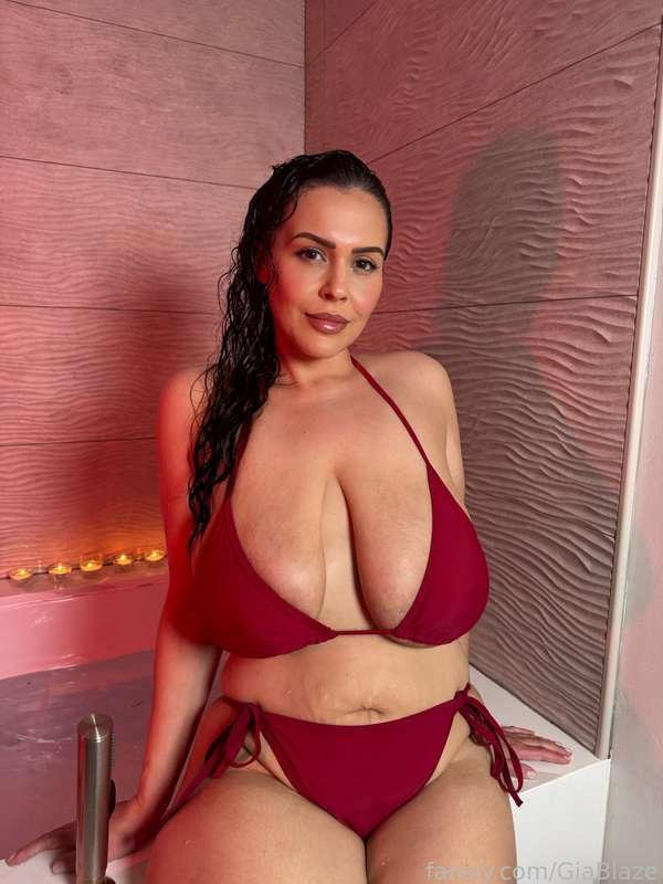 Would you take a bath with me? 😘

#bikini #thick #bigboobs #bigtits #hugetits #hugeboobs #curvy #milf #brunette #boobs