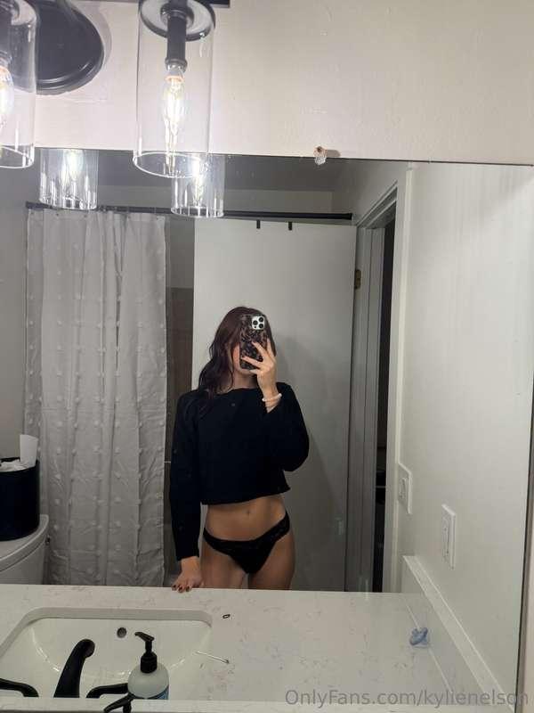 Just me, looking like a dream. 💭