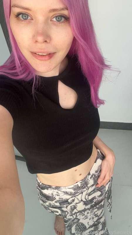 It's warm outside, can I take it off?🥵
#bigboobs #slim #young #college #fyp #cute  #girlnextdoor #young #pinkhair  #daddysgirl 