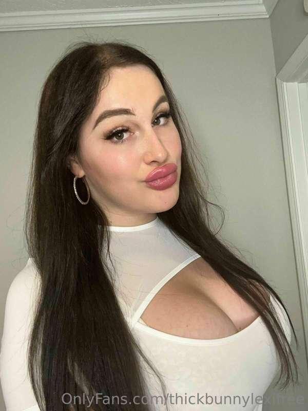 which one should I kiss first 🤔😈