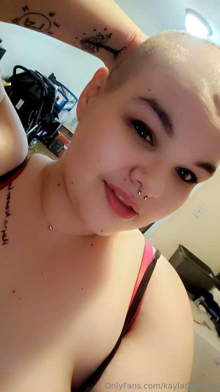 Everyone loves a bald baddie 😈