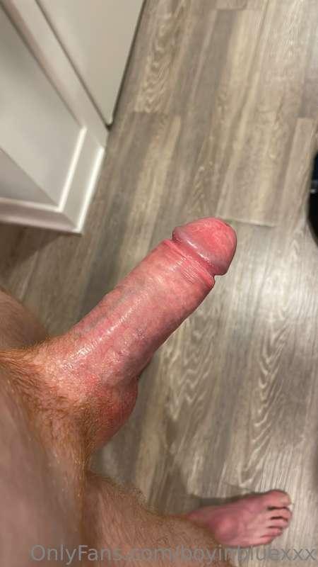 Snapped these 2 for you in the midst of giving my hung sub a..