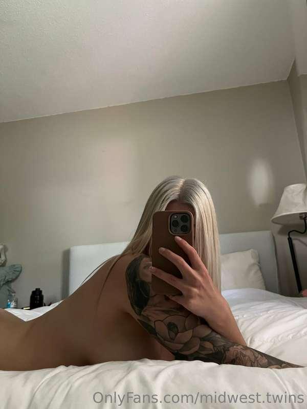 Slutty mirror selfies 😈 swipe for the 😻