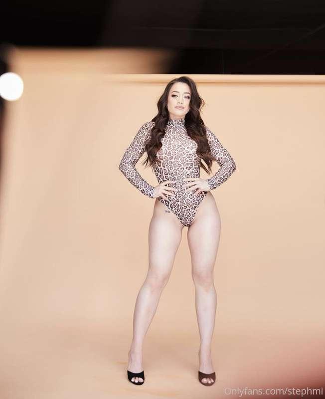 Serving attitude with a side of thighs😄