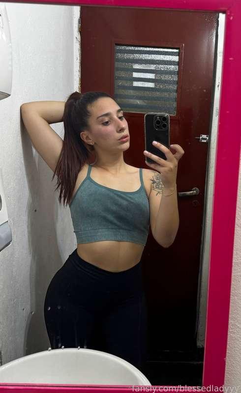 Today I'm sweating a lot during my workout 🔥🥵 @blessedladyyy #fitwoman #masturbation #squirt #pussy #wetpussy #petite #cute #teen #young #ass #anal #bigass #boobs #fyp