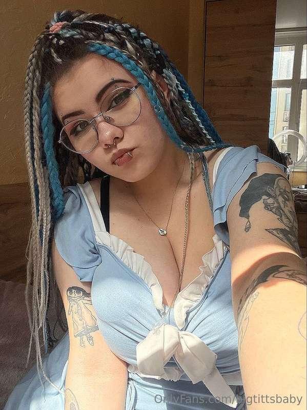 I think this dress fits perfectly with this blue hair 🥰 What..