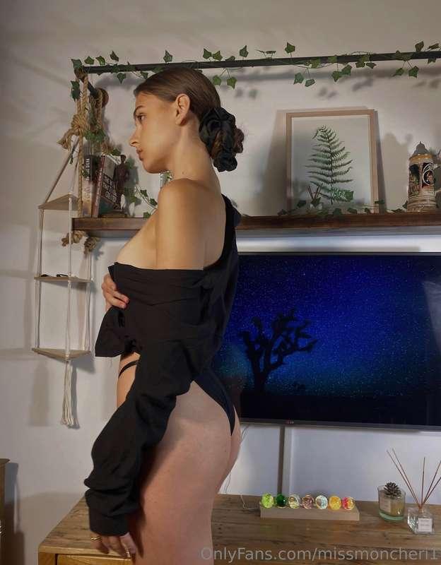 I feel like this shirt is about to fall off 🫣🤭