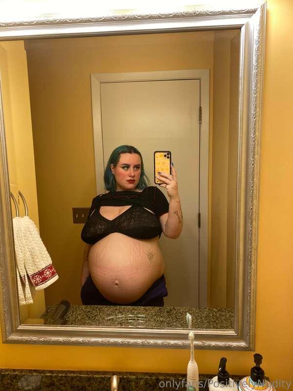 MERRY CHRISTMAS! One day passed my due date and still pregna..