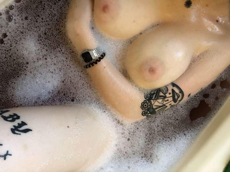 🛁🖤🛁