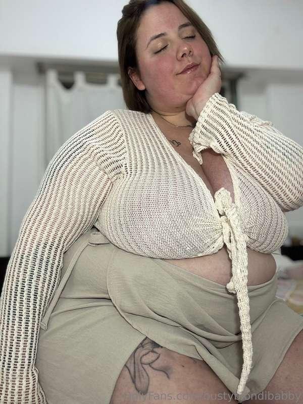 just got back from a night out, I need to get undressed by s..