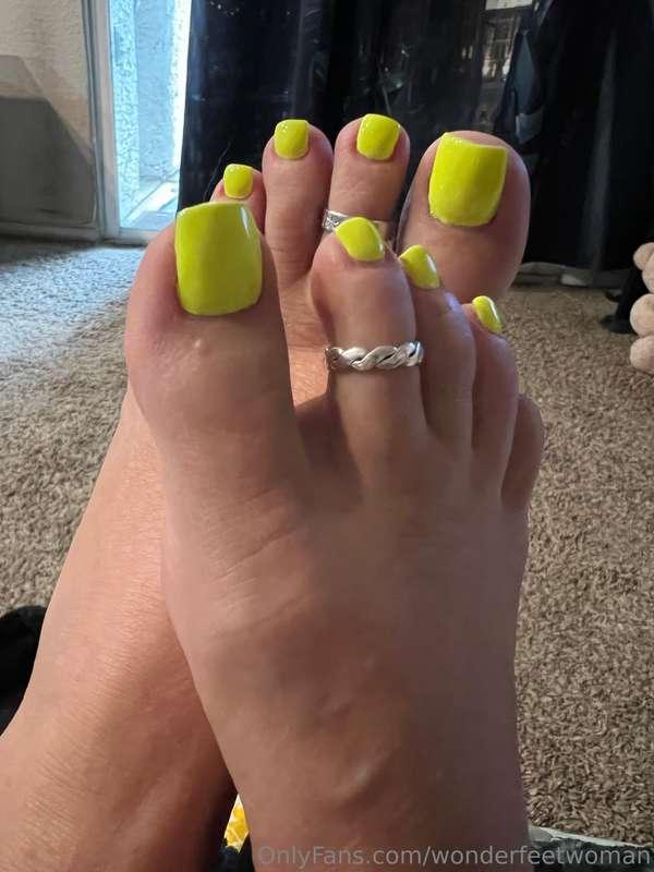 Fresh pedi! Rhonda and I will be shooting content today. 