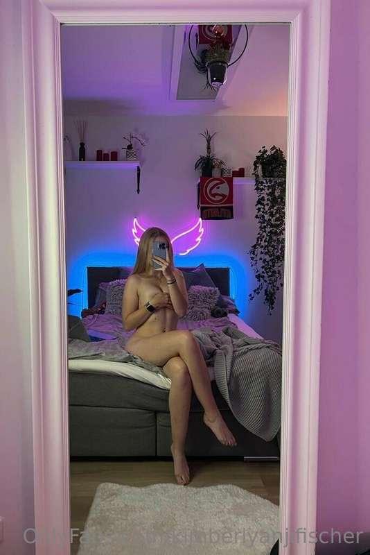 Hey guys I just bought a new softbox💡to increase the quality..