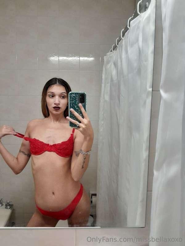 Do you like how this red outfit looks on me? 🔥🔥💋💋