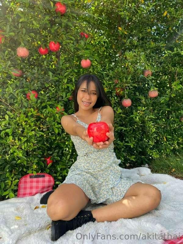 You think she is so innocent ?? This bitch is full of entert..