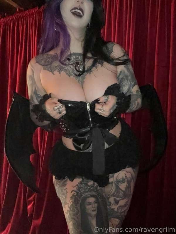 Playing with my boobies and booty while dressed as a bat🦇 Su..