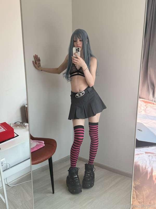 what do you think of my new outfit?


#fyp #emo #emogirl #smalltits #gfe #skinny #young 