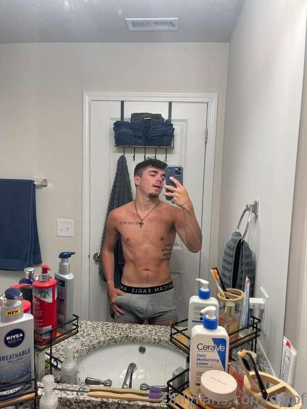 Whats everyone up too 👀 super hard right before the shower 💦..